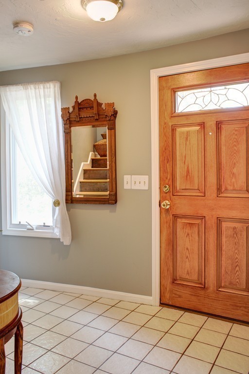 17 Robin Road Norfolk, MA 02056 - Photo 3 of 30 Gallery Image 3