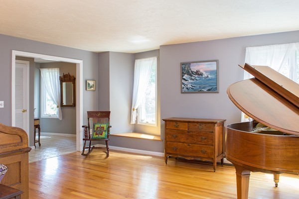 17 Robin Road Norfolk, MA 02056 - Photo 4 of 30 Gallery Image 4