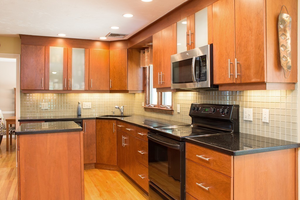 17 Robin Road Norfolk, MA 02056 - Photo 8 of 30 Gallery Image 8