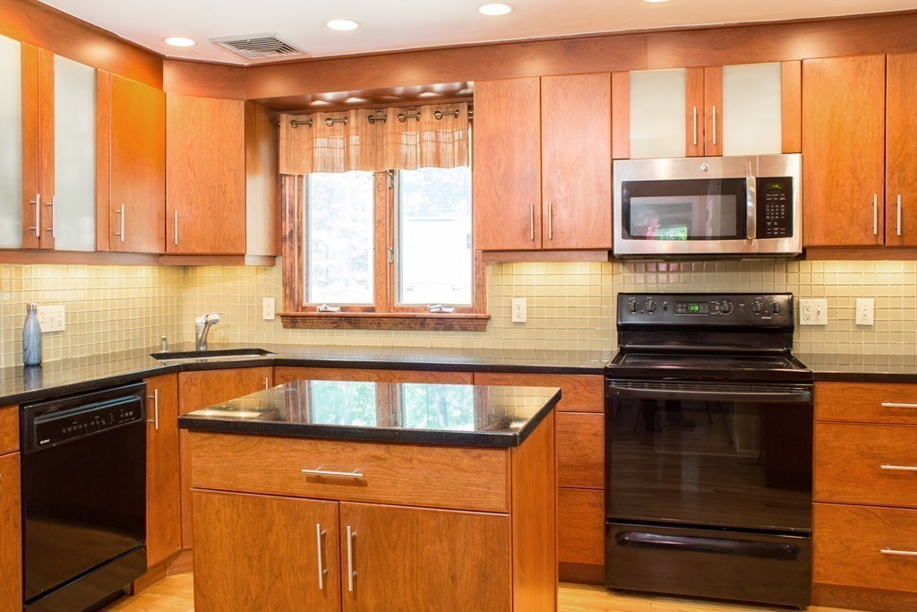17 Robin Road Norfolk, MA 02056 - Photo 9 of 30 Gallery Image 9