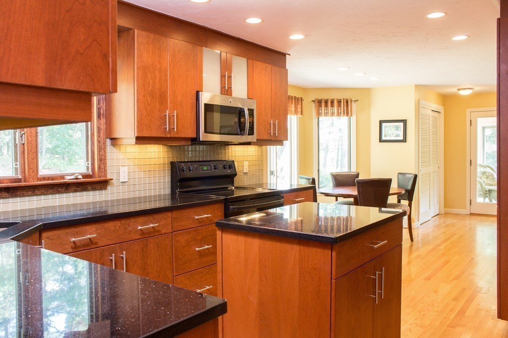 17 Robin Road Norfolk, MA 02056 - Photo 10 of 30 Gallery Image 10