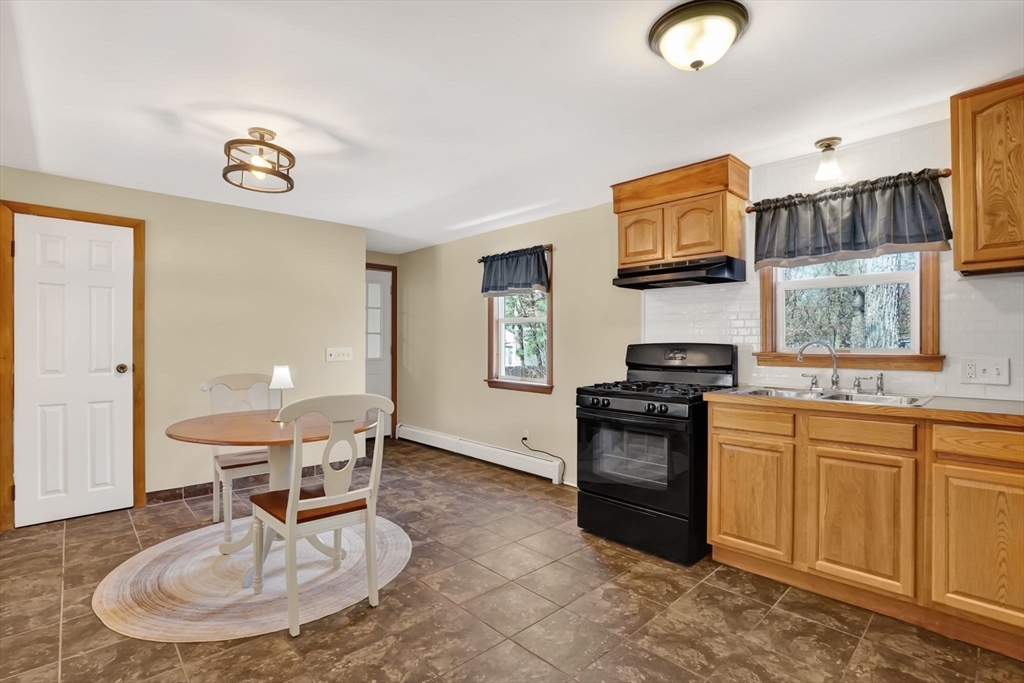 70 Quentin Road Springfield, MA 01129 - Photo 6 of 42 Gallery Image 6