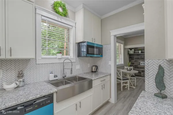 $234,900 | 1930 Cross Lake Boulevard, Shreveport, LA 71109