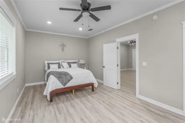 $234,900 | 1930 Cross Lake Boulevard, Shreveport, LA 71109