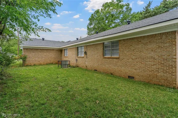 $234,900 | 1930 Cross Lake Boulevard, Shreveport, LA 71109