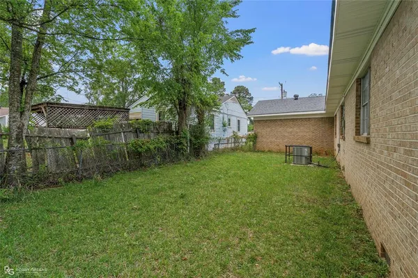 $234,900 | 1930 Cross Lake Boulevard, Shreveport, LA 71109