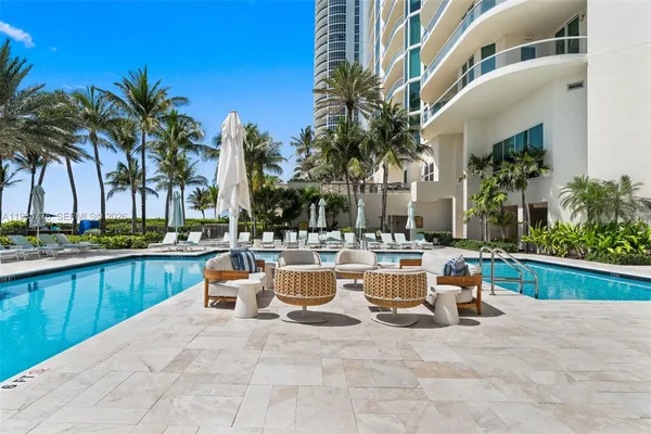 $19,500 | 16047 Collins Avenue, Unit 1604, Sunny Isles Beach, FL 33160