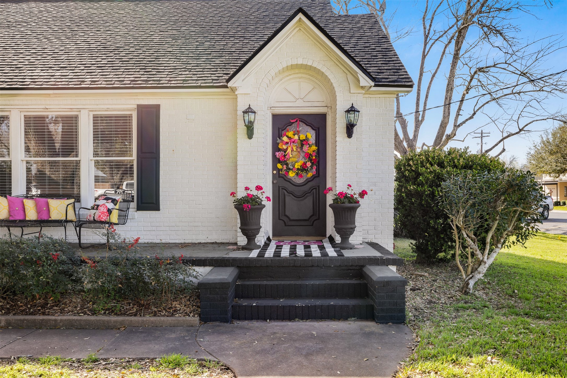 415 North Mechanic Street Weimar, TX 78962 - Photo 2 of 46