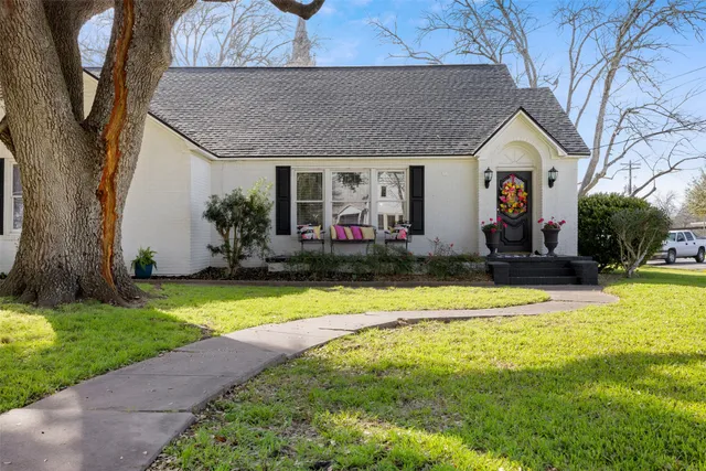 $419,000 | 415 North Mechanic Street, Weimar, TX 78962