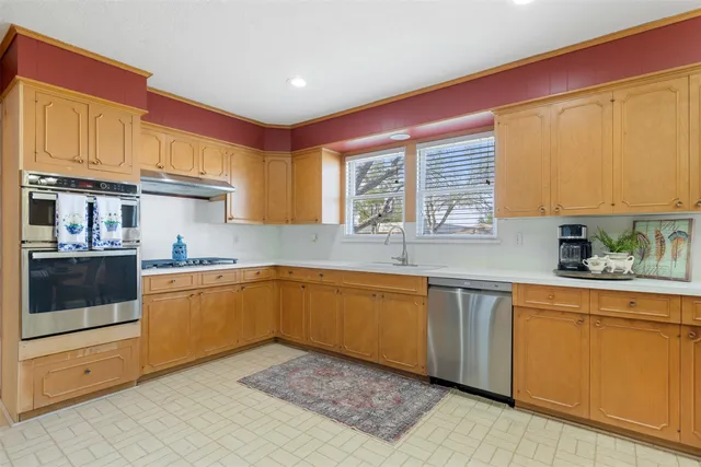 $419,000 | 415 North Mechanic Street, Weimar, TX 78962