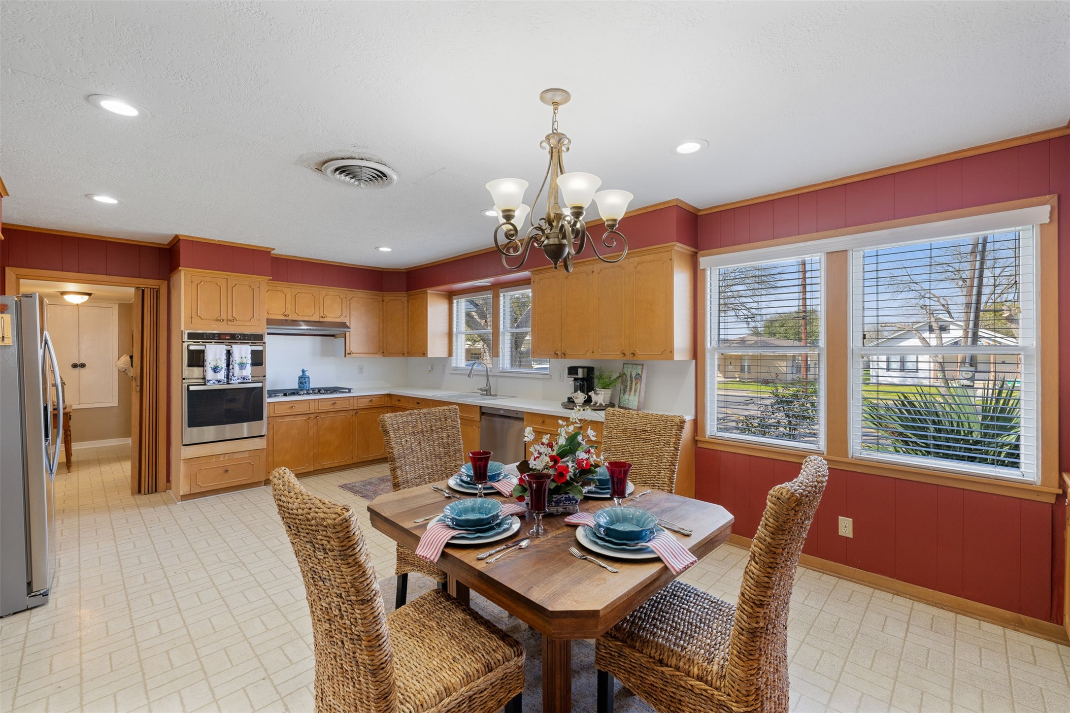 415 North Mechanic Street Weimar, TX 78962 - Photo 10 of 46