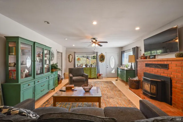 $1,750,000 | 32400 Pine Mountain Road, Cloverdale, CA 95425