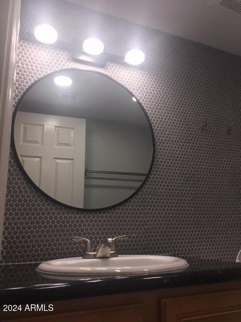 740 West Elm Street, Unit 110 Phoenix, AZ 85013 - Photo 15 of 22 a bathroom with a toilet and a sink