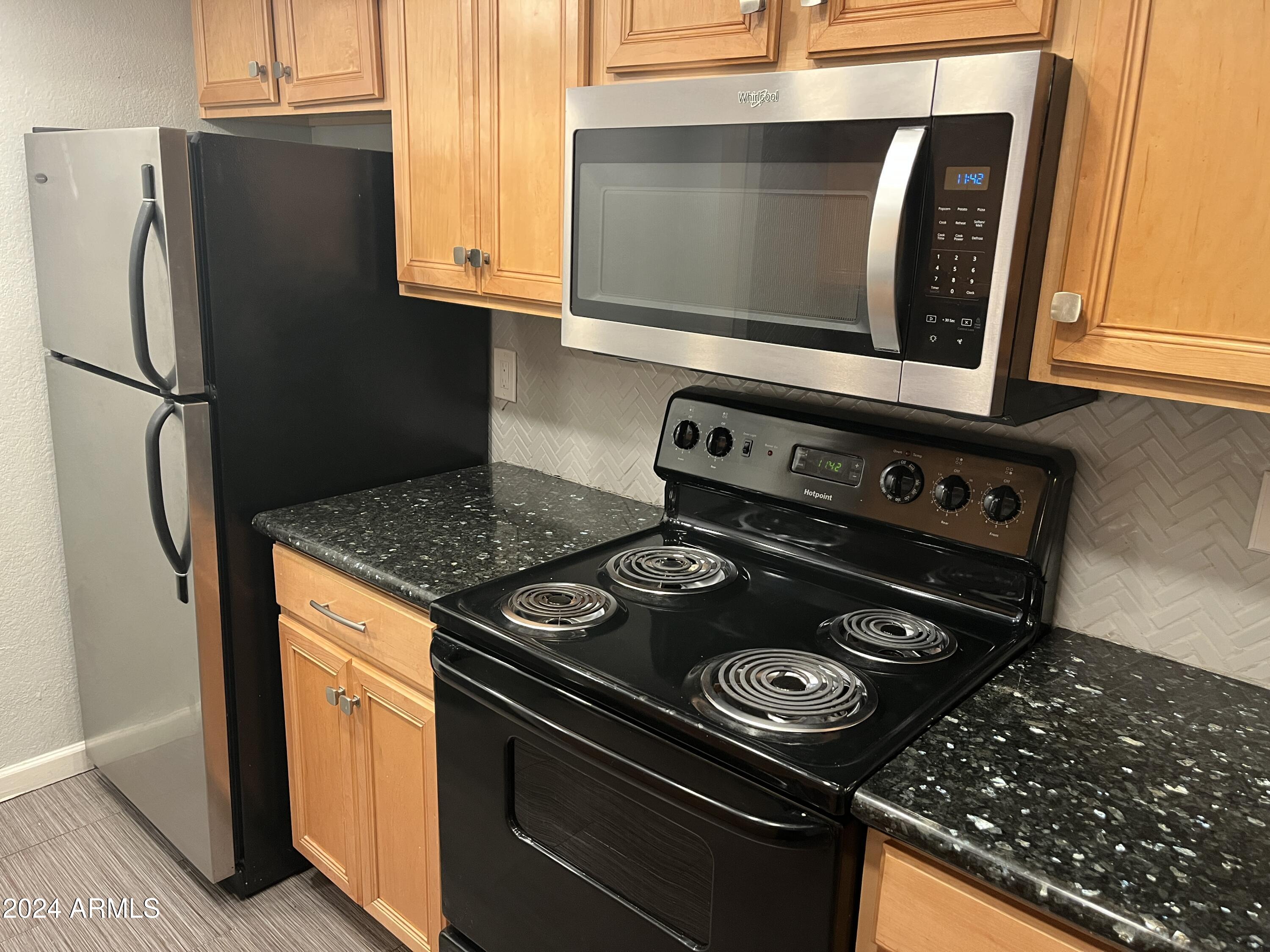 740 West Elm Street, Unit 110 Phoenix, AZ 85013 - Photo 5 of 22 a kitchen with a stove and a microwave