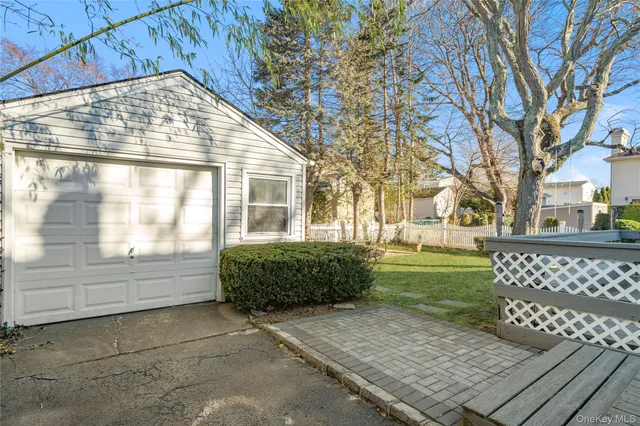 $848,000 | 23 Harvard Street, Roslyn Heights, NY 11577