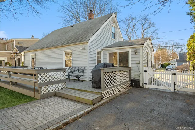 $848,000 | 23 Harvard Street, Roslyn Heights, NY 11577