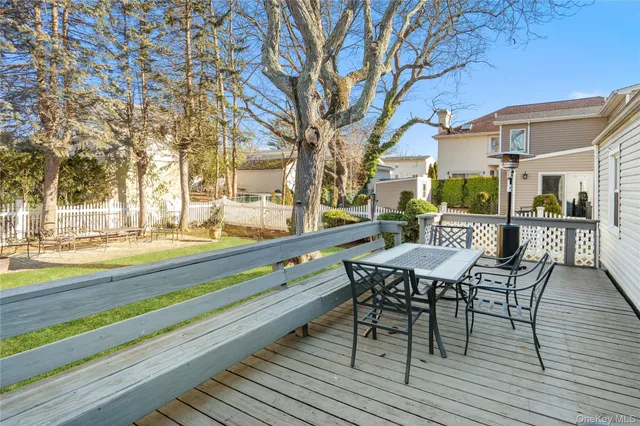 $848,000 | 23 Harvard Street, Roslyn Heights, NY 11577