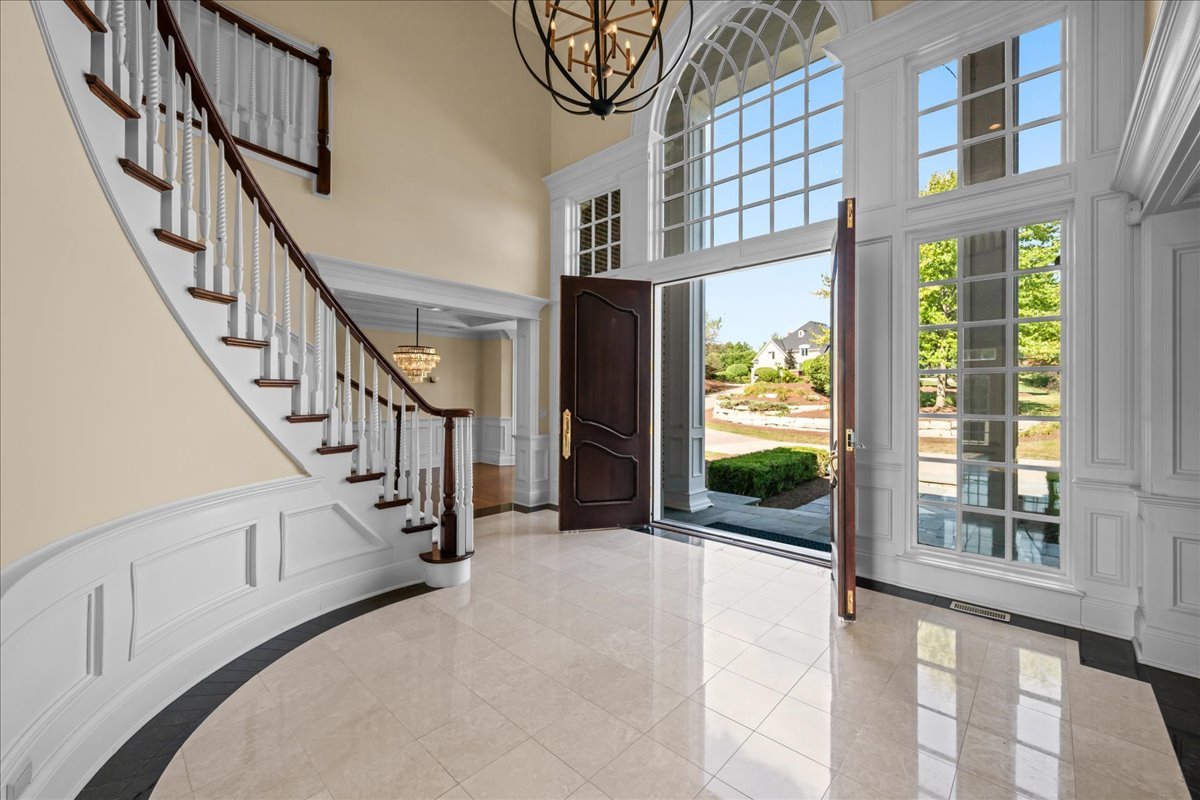 36W555 Stoneleat Road St. Charles, IL 60175 - Photo 7 of 76 Gallery Image 7