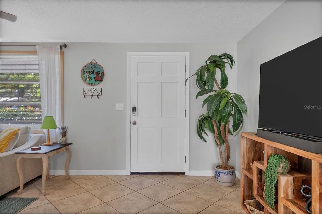 2323 Doud Street Sarasota, FL 34231 - Photo 5 of 34 a living room with furniture and a potted plant