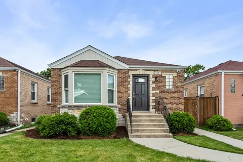 $3,700 | 7254 North Osceola Avenue, Chicago, IL 60631