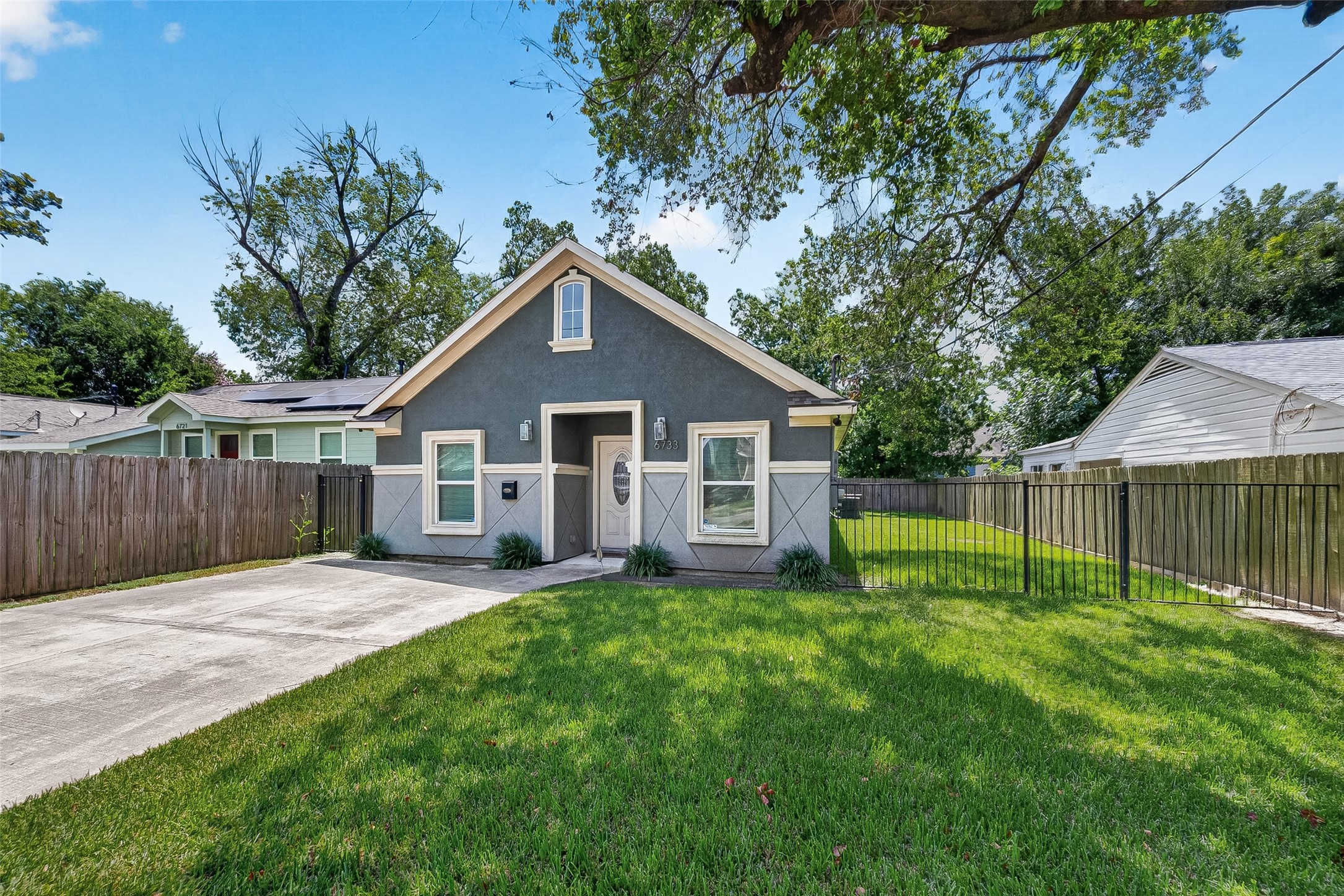 6733 Goforth Street Houston, TX 77021 - Photo 2 of 26