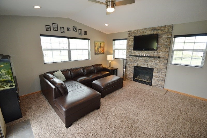5913 Spring View Court Northeast Cedar Rapids, IA 52411 - Photo 9 of 25 Gallery Image 9