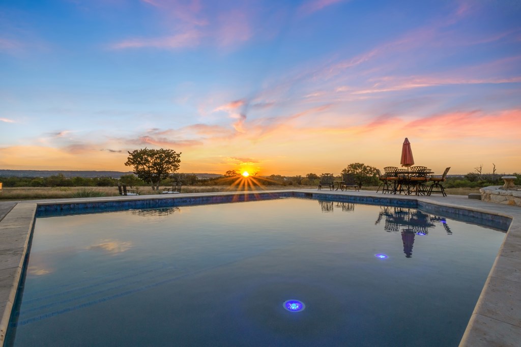 647 Funf Kinder Road Fredericksburg, TX 78624 - Photo 4 of 100