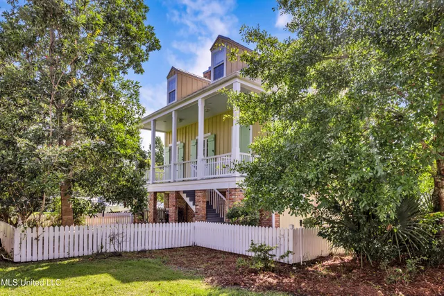 $365,000 | 11 Devils Elbow, Diamondhead, MS 39525