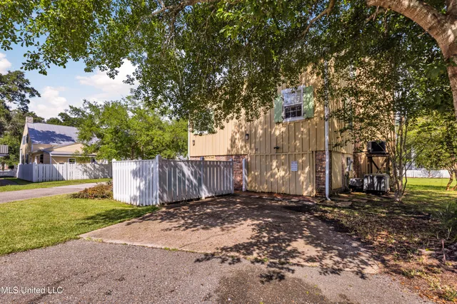 $365,000 | 11 Devils Elbow, Diamondhead, MS 39525