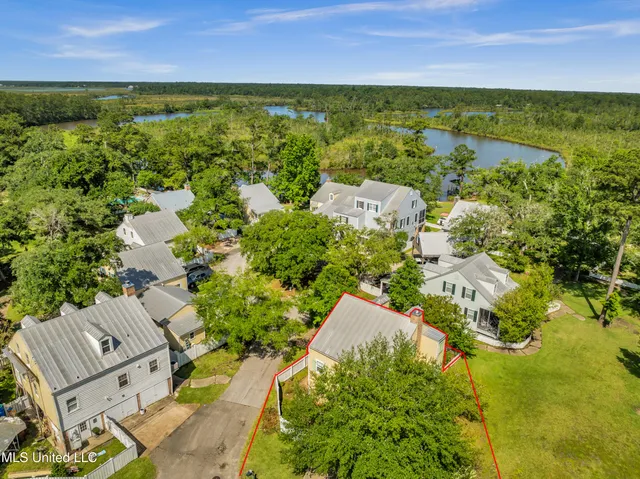 $365,000 | 11 Devils Elbow, Diamondhead, MS 39525