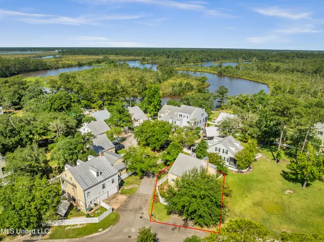 $365,000 | 11 Devils Elbow, Diamondhead, MS 39525