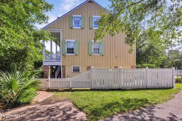 $365,000 | 11 Devils Elbow, Diamondhead, MS 39525