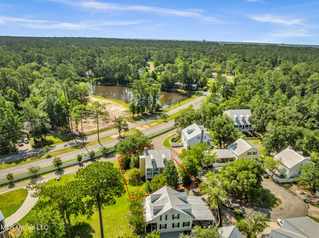 $365,000 | 11 Devils Elbow, Diamondhead, MS 39525