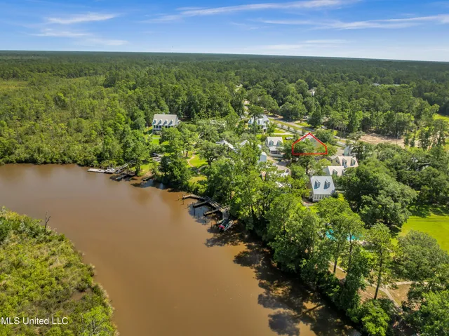 $365,000 | 11 Devils Elbow, Diamondhead, MS 39525