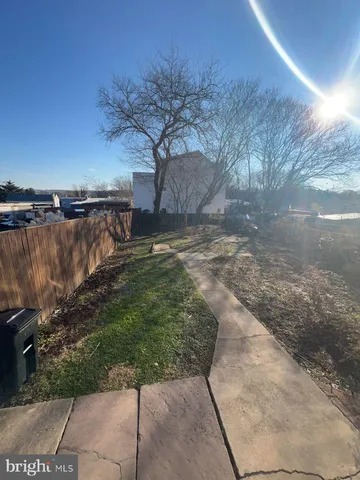a view of a backyard with pathway