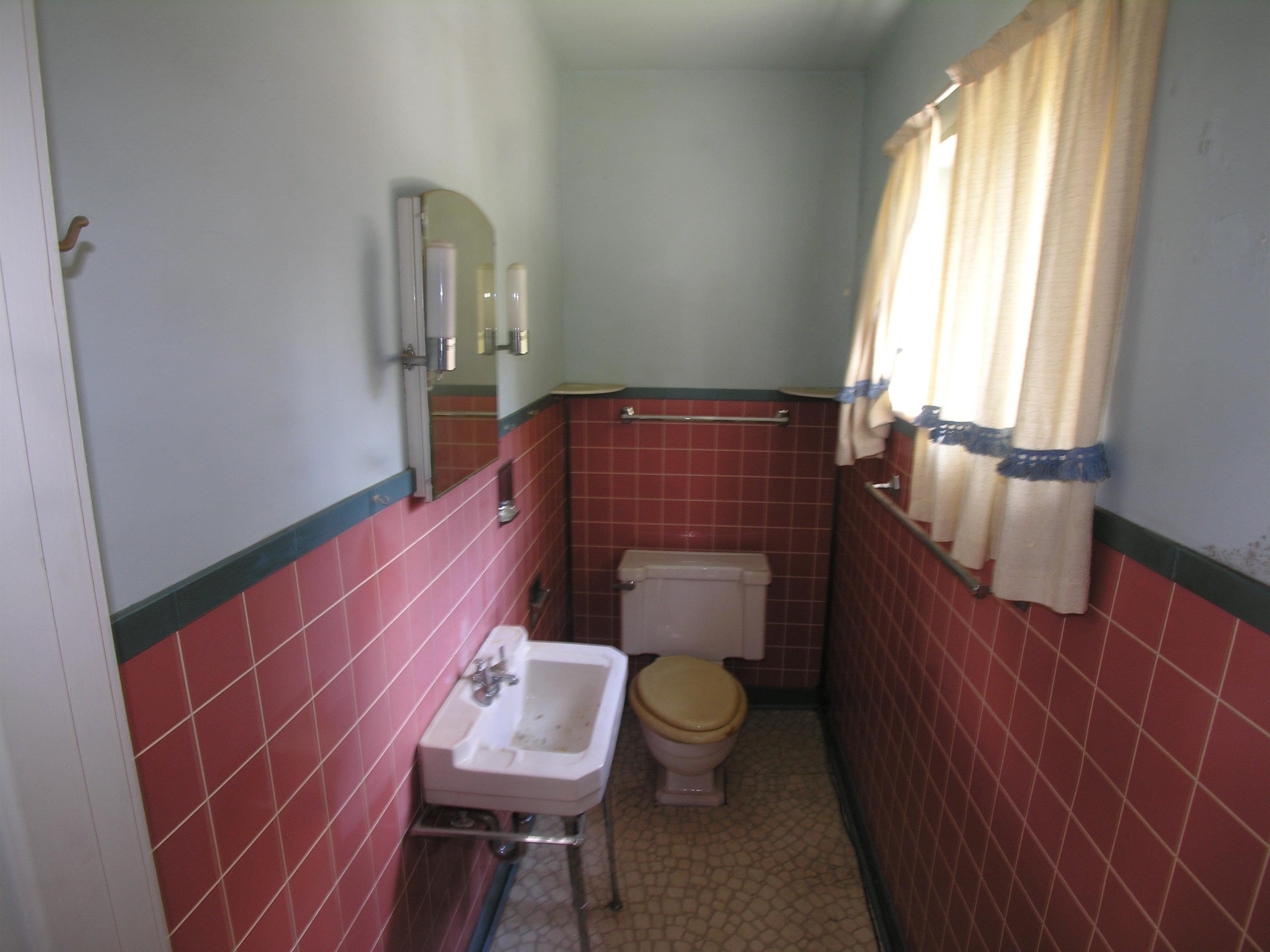 323 South Englewood Road Huntington, WV 25701 - Photo 17 of 25 Gallery Image 17