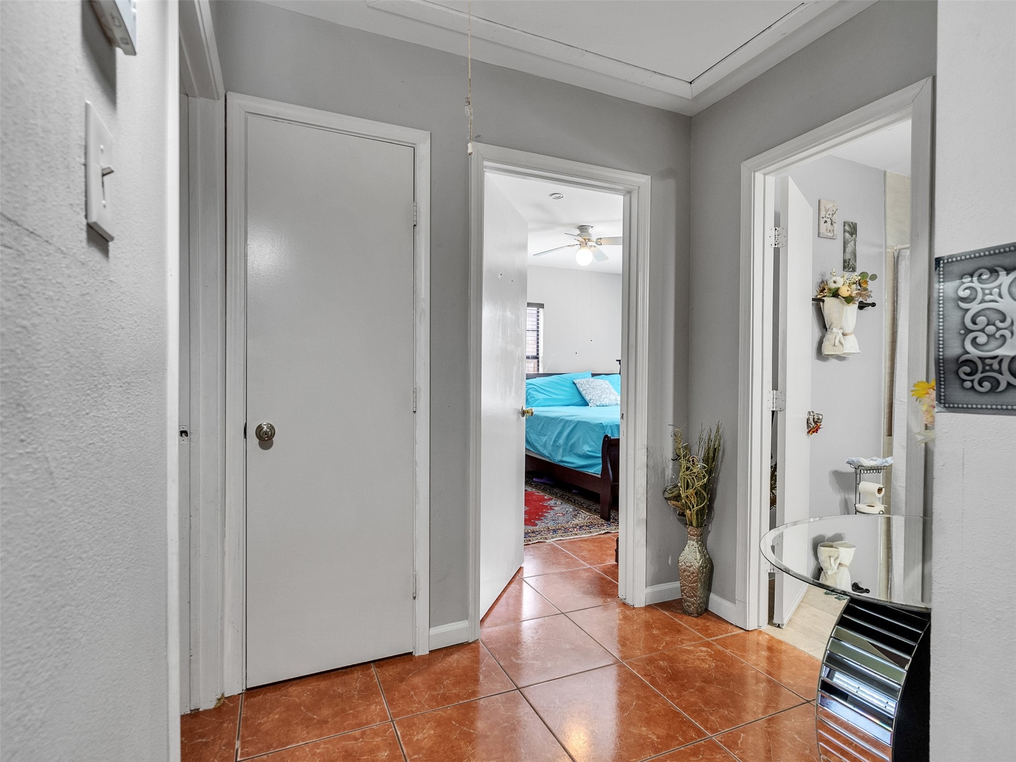 6802 Force Street Houston, TX 77020 - Photo 16 of 31 a hallway with kids room bathroom