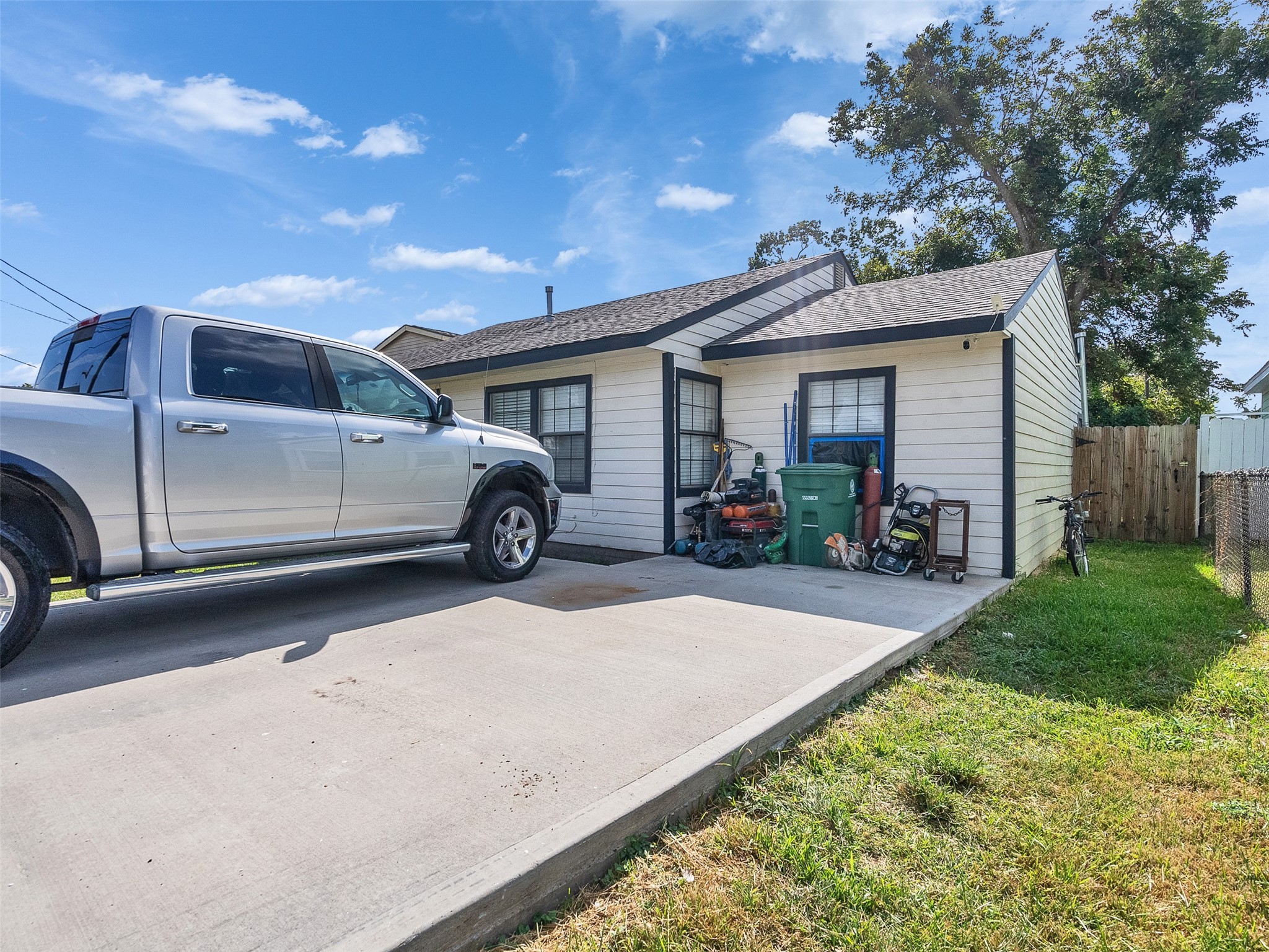 6802 Force Street Houston, TX 77020 - Photo 2 of 31 a house view with a outdoor space