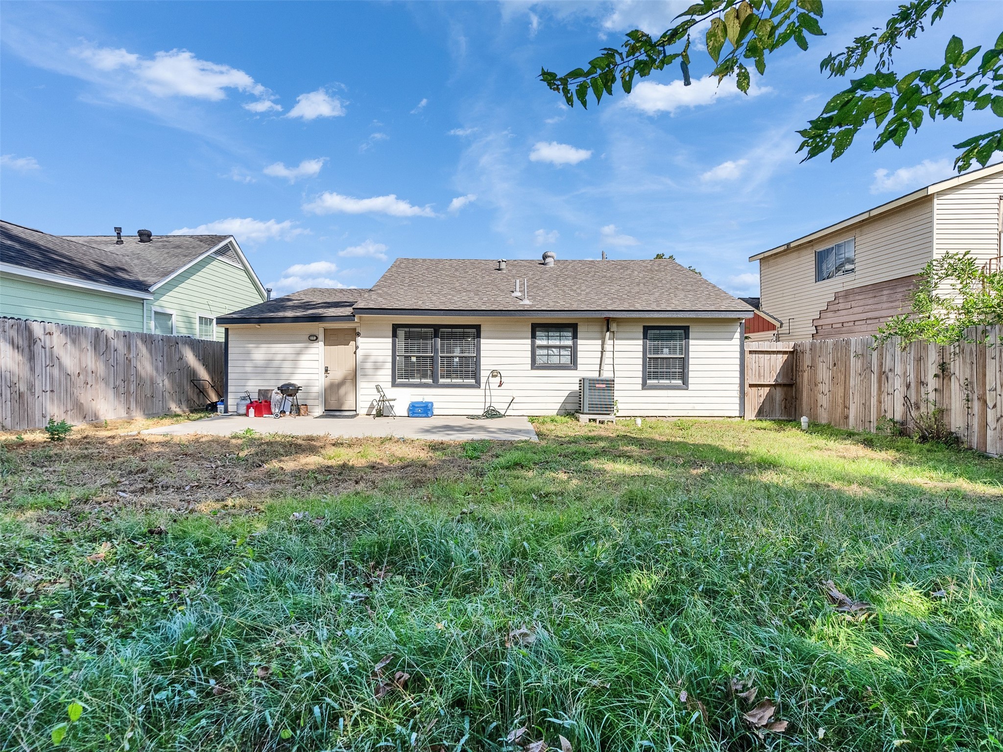 6802 Force Street Houston, TX 77020 - Photo 23 of 31 a front view of a house with a yard