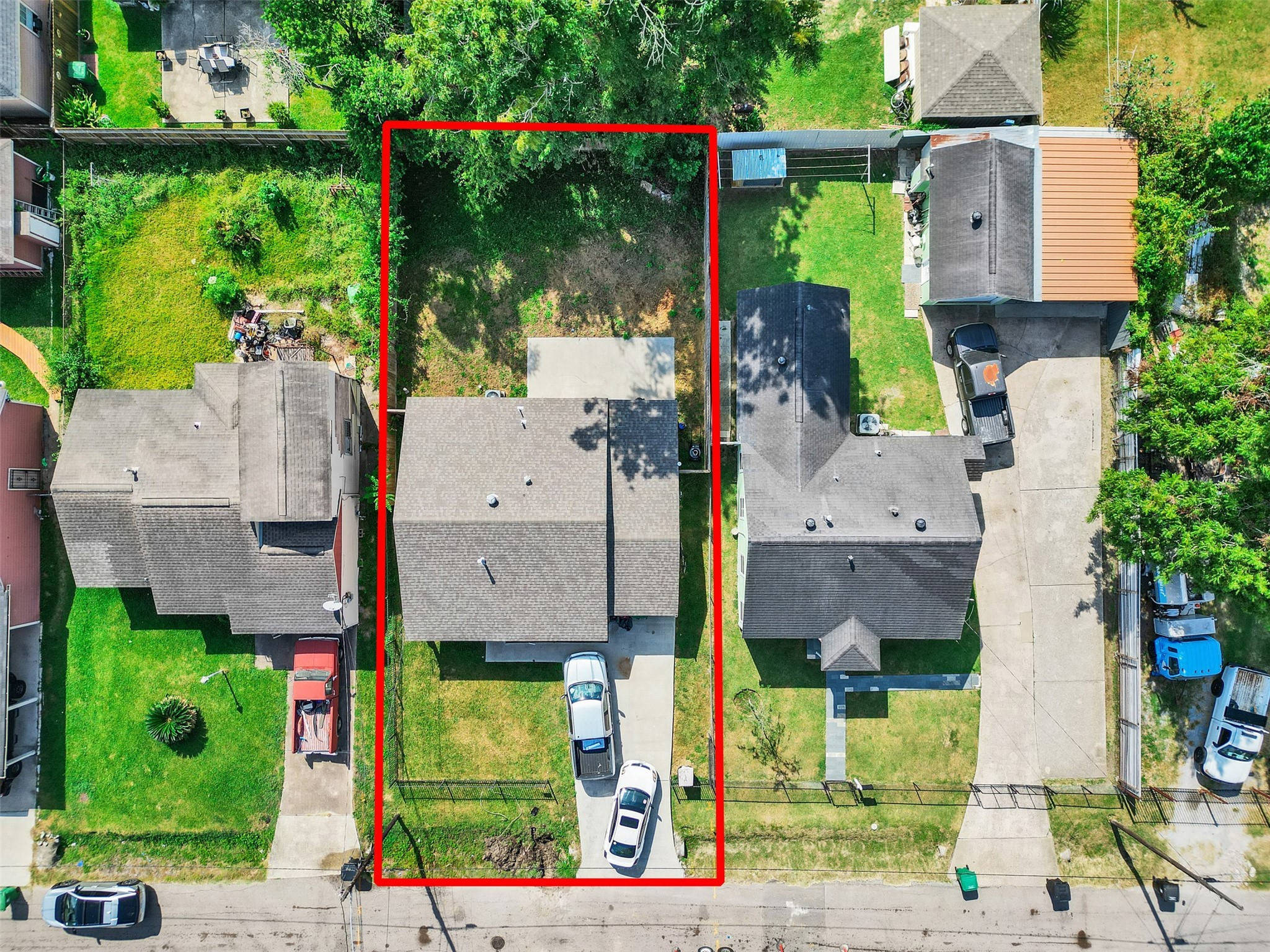 6802 Force Street Houston, TX 77020 - Photo 27 of 31 an aerial view of houses with yard