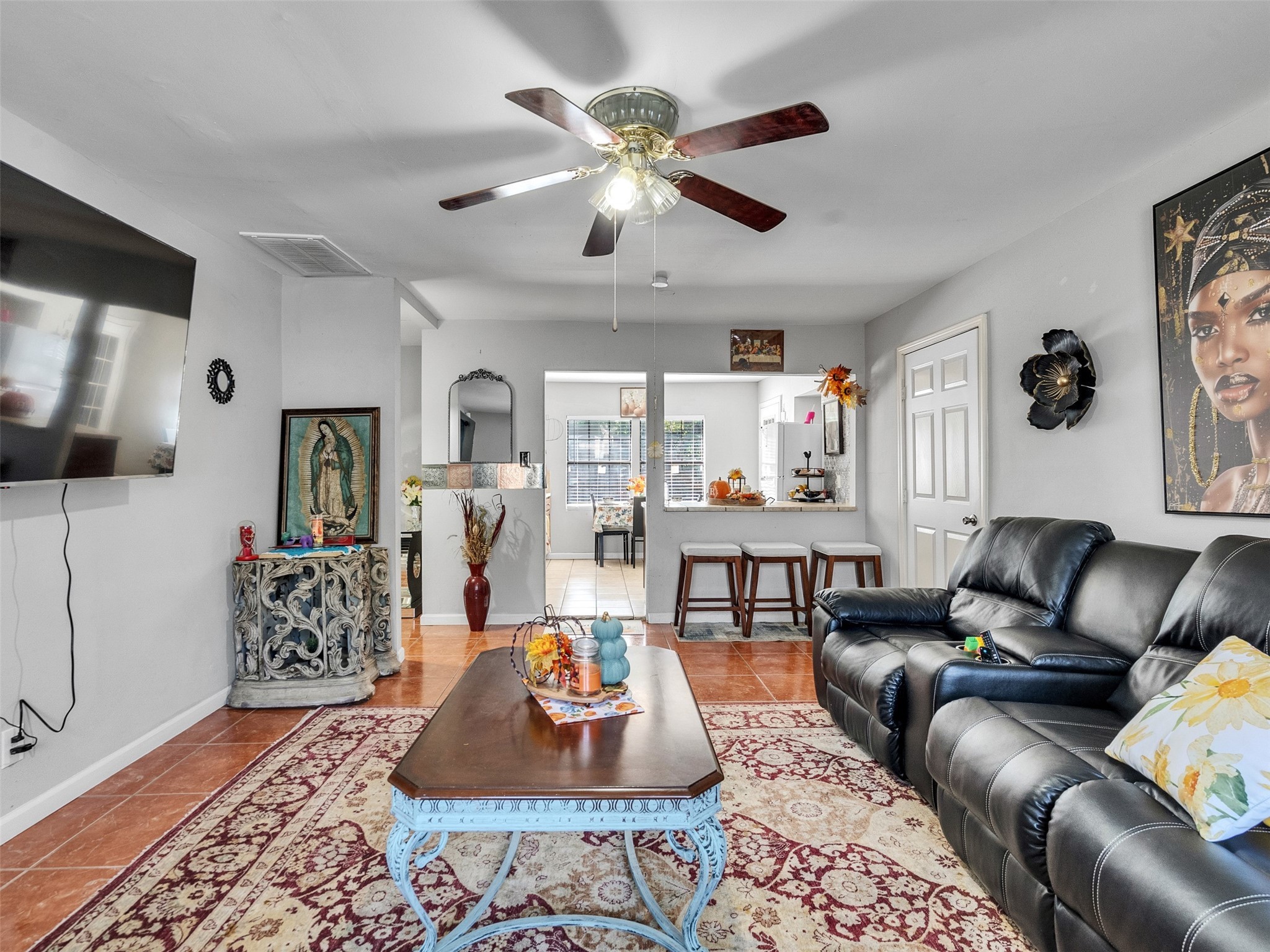 6802 Force Street Houston, TX 77020 - Photo 7 of 31 a living room with furniture and wooden floor