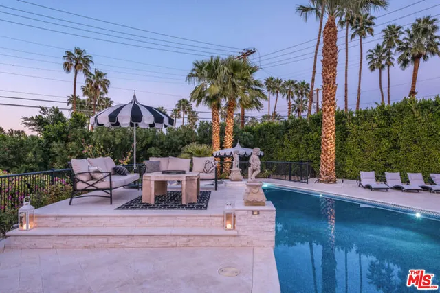 a view of a flowers in front of flowers