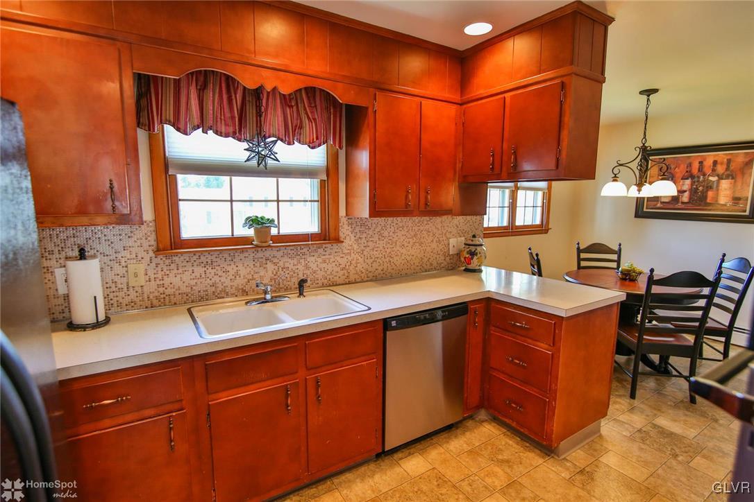 2872 Ivanhoe Road Bethlehem, PA 18017 - Photo 13 of 36 Gallery Image 13