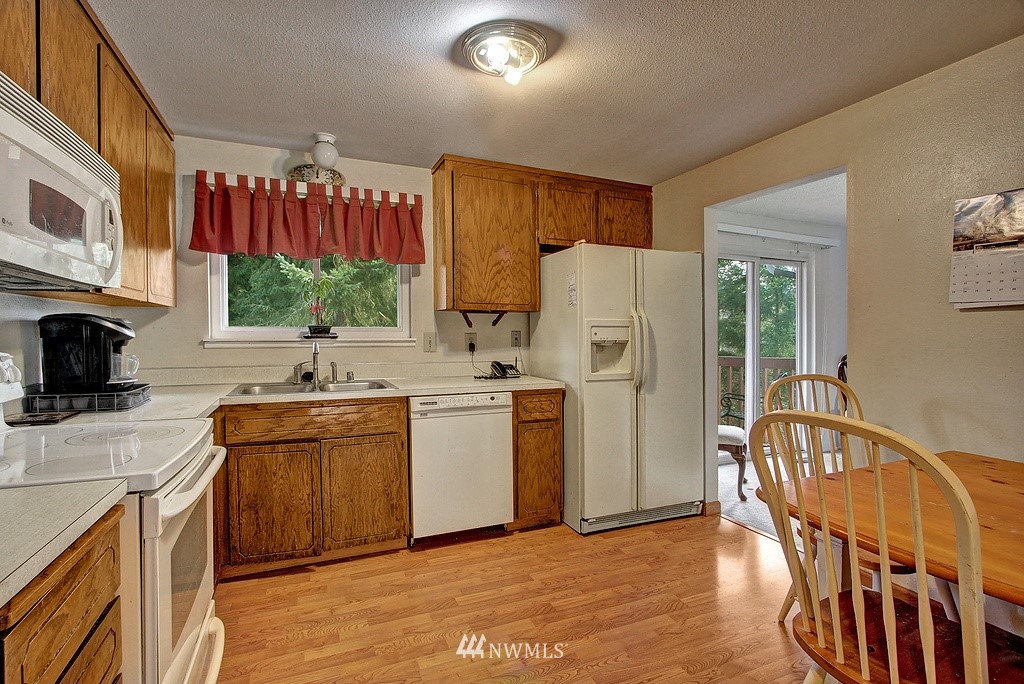2826 Northeast 23rd Place Renton, WA 98056 - Photo 4 of 15 Gallery Image 4