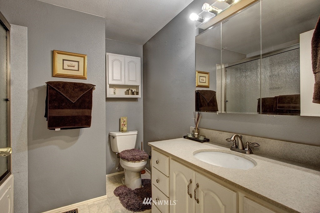 2826 Northeast 23rd Place Renton, WA 98056 - Photo 6 of 15 Gallery Image 6