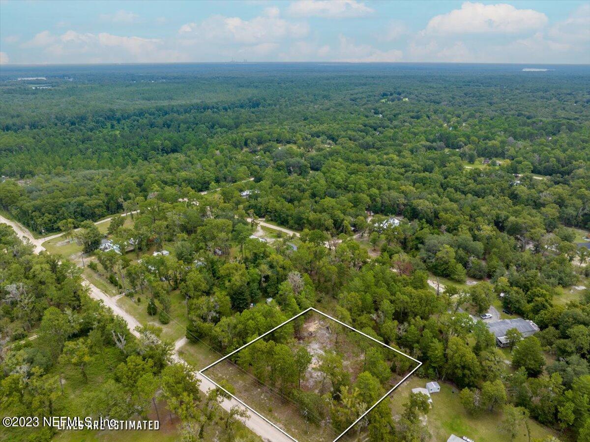 208 4th Street Satsuma, FL 32189 - Photo 11 of 15 a view of a tennis court
