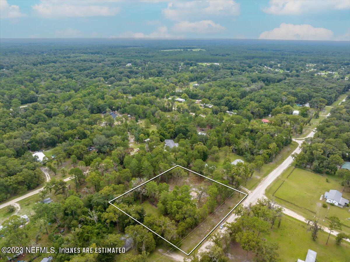 208 4th Street Satsuma, FL 32189 - Photo 5 of 15 a view of a tennis court