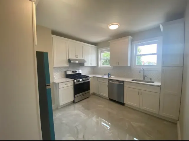 $2,550 | 275 Avenue B, Unit 2, Bayonne, NJ 07002