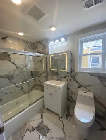 $2,550 | 275 Avenue B, Unit 2, Bayonne, NJ 07002