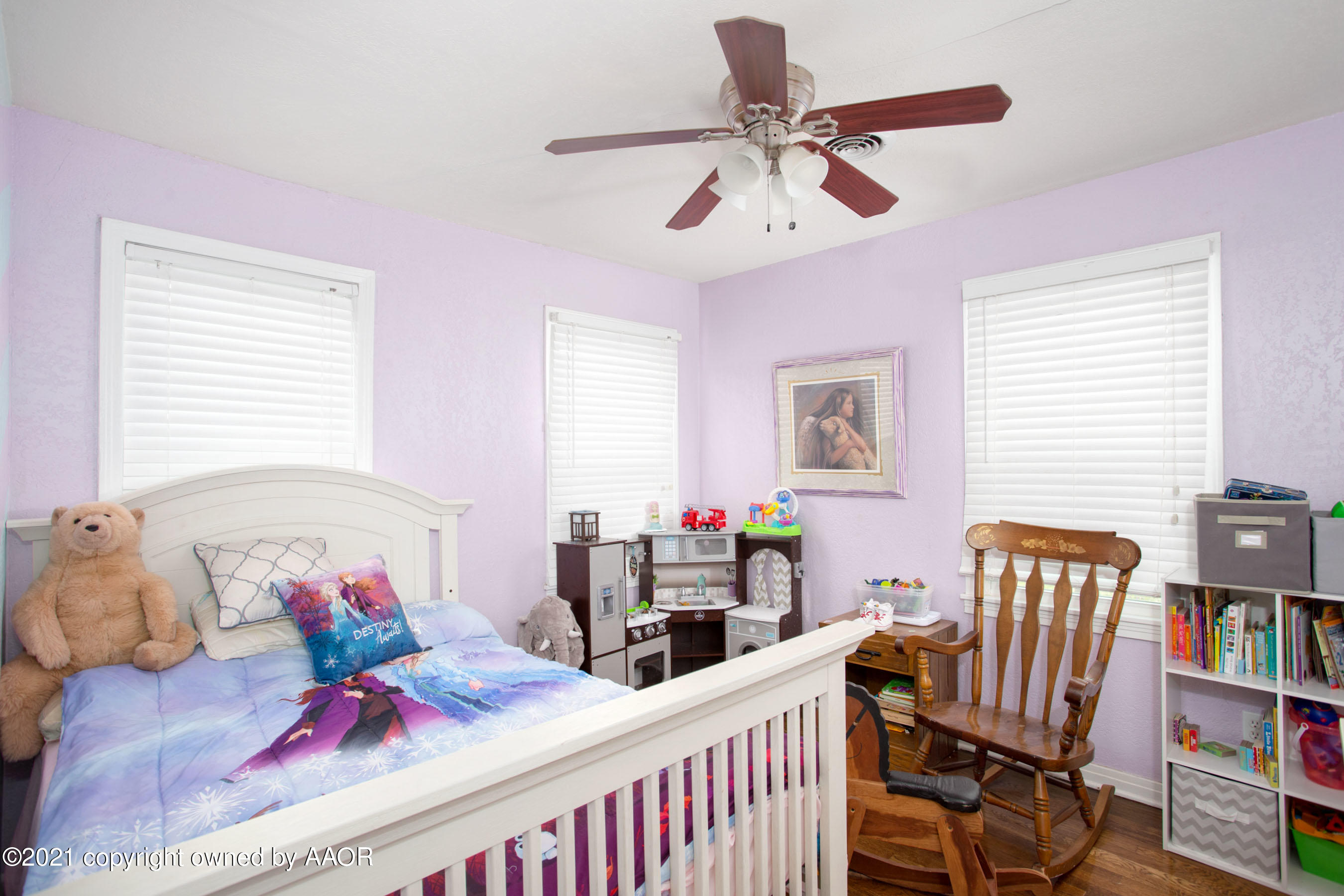 4209 South Jackson Street Amarillo, TX 79110 - Photo 12 of 18 a bedroom with furniture and a large window